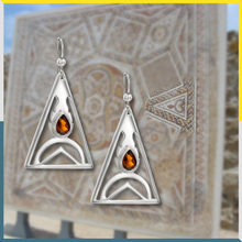 Load image into Gallery viewer, Flame Earrings